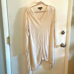 Lightweight tunic sweater with handkerchief hem